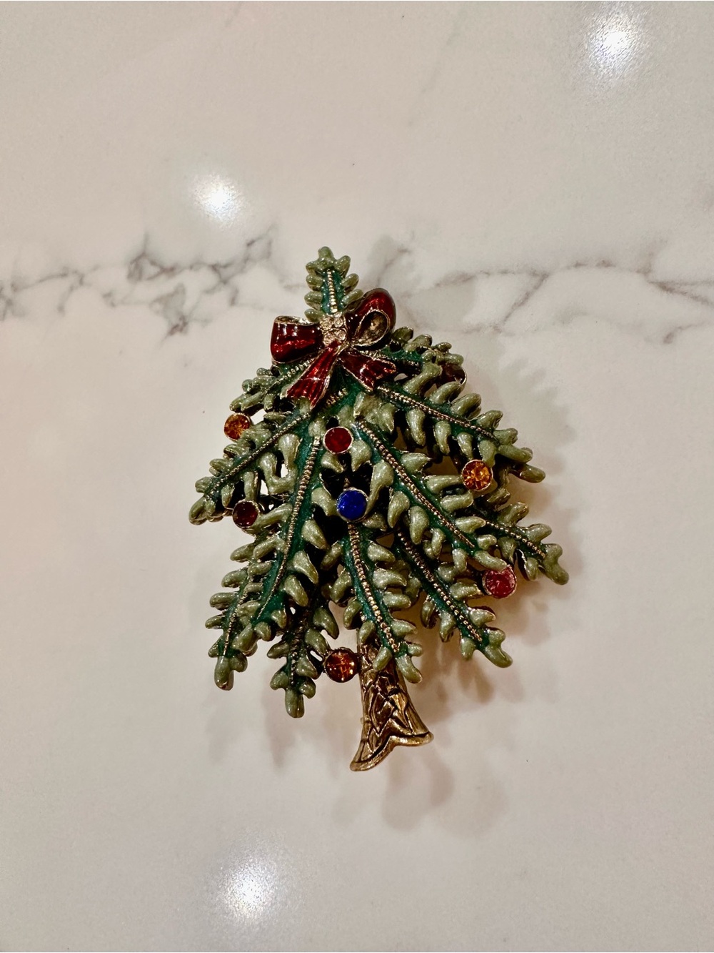 Avon Green Enamel Christmas Tree Brooch with Red Bow and Multicolor Gems